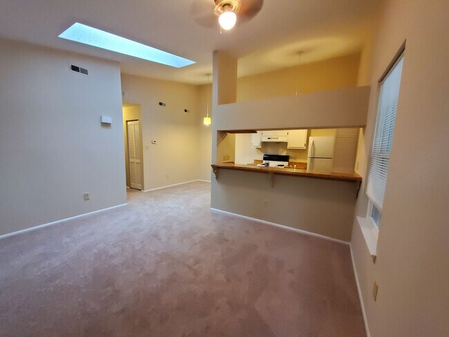 Building Photo - 2 Bedroom, 1 Bath in Virginia Beach