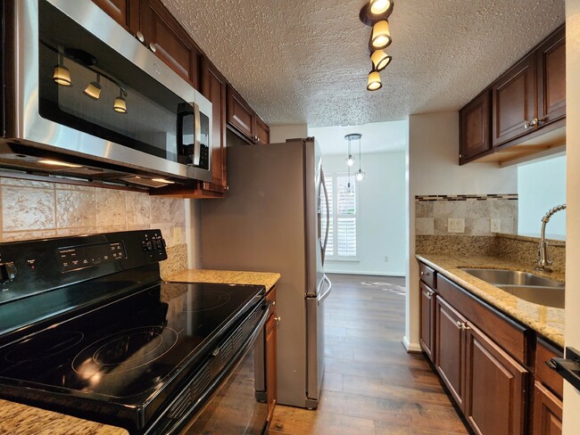 Building Photo - Stylish 2BR, 2BA Townhome with Modern Flai...