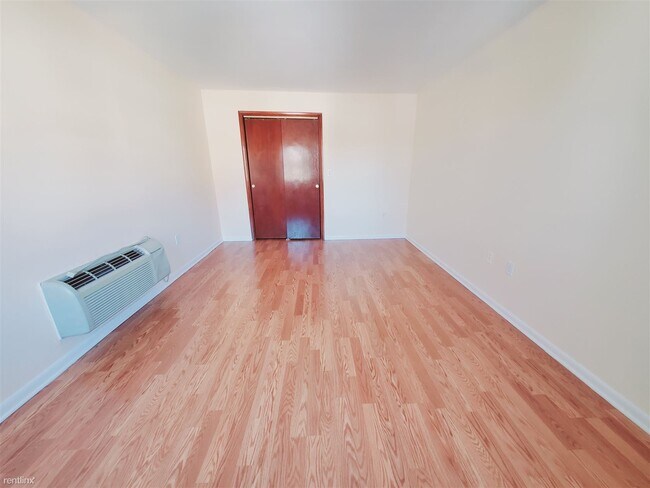 Foto del edificio - 1 br, 1 bath Condo - 12 Houston Ter