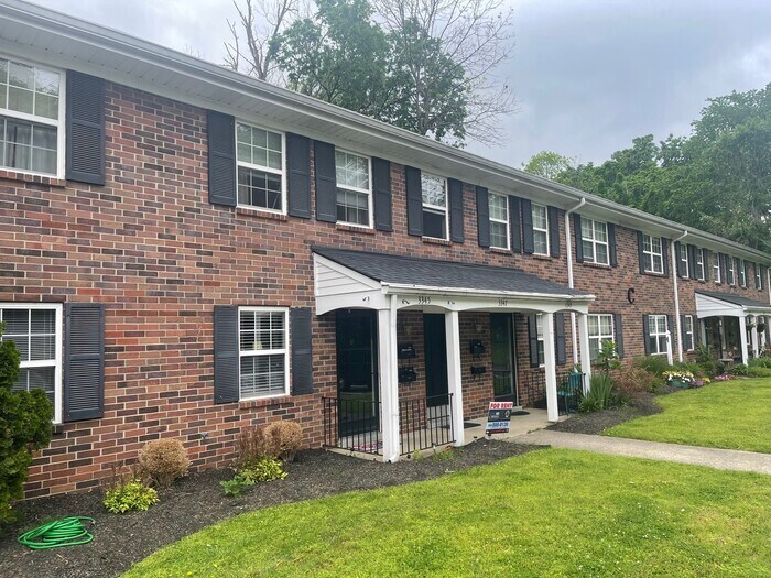 Primary Photo - 2BD/1BA Second Story Condo
