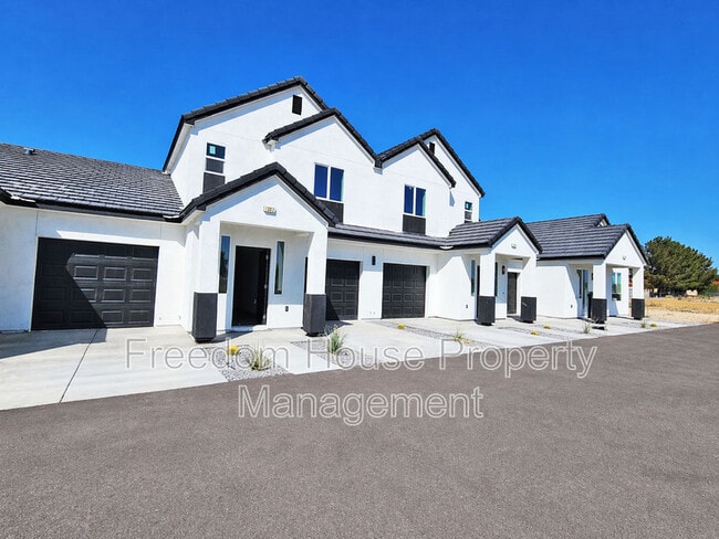 Foto del edificio - 382 Erin St