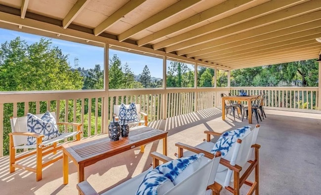 Building Photo - Private, Newly Remodeled 4 Bedroom 3.5 Bat...