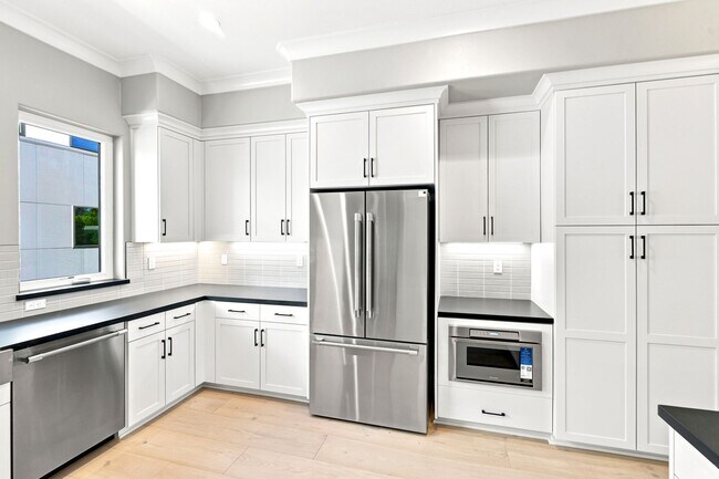 Building Photo - 2 Bed, 2.5 Bath Executive Home in Newly Constructed Community!