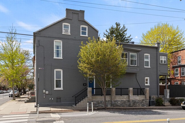 Foto del edificio - Beautiful 3BR 2.5 BA Townhouse in Downtown...