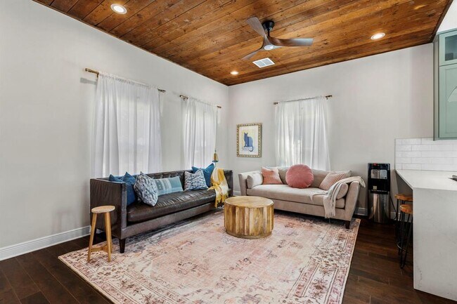 Foto del edificio - 1003 Romeria Dr