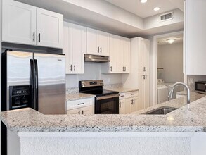 Building Photo - 10560 SW Stephanie Way