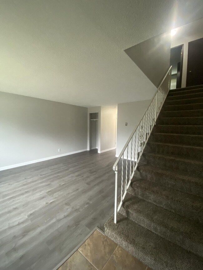 Building Photo - 1329 Horne St NE