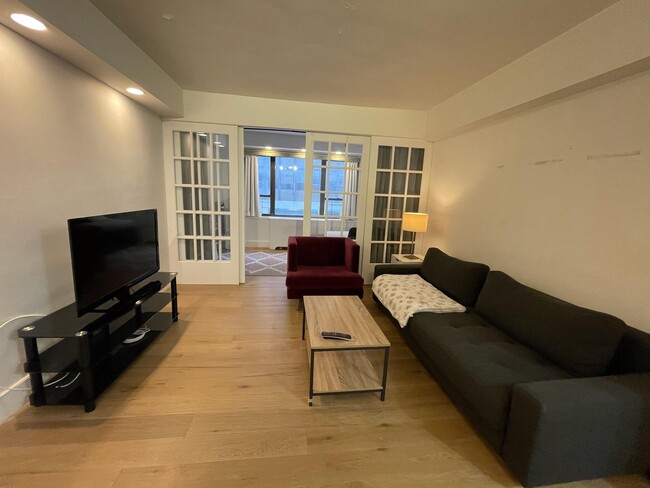 Foto del edificio - 210 E 47th St