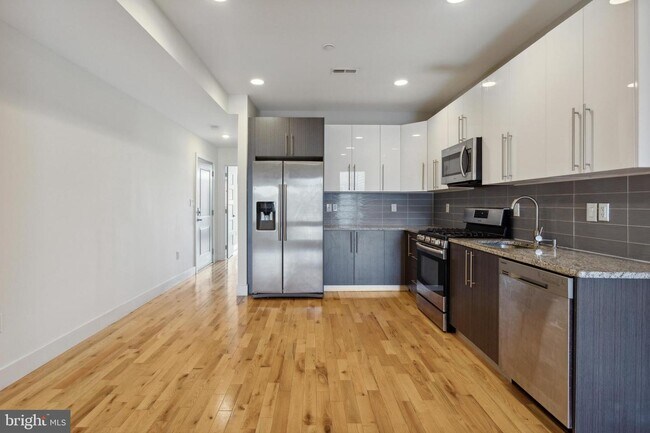 Building Photo - 1319 N 7th St