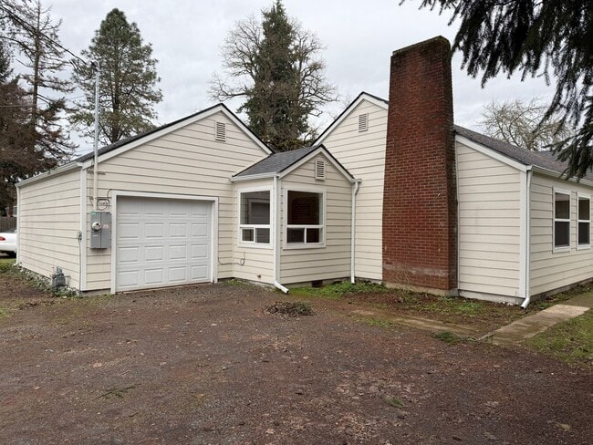 Building Photo - Sweet Home 3234