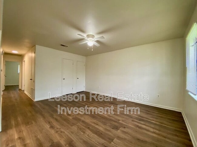 Building Photo - 134 S Greenbrook Loop