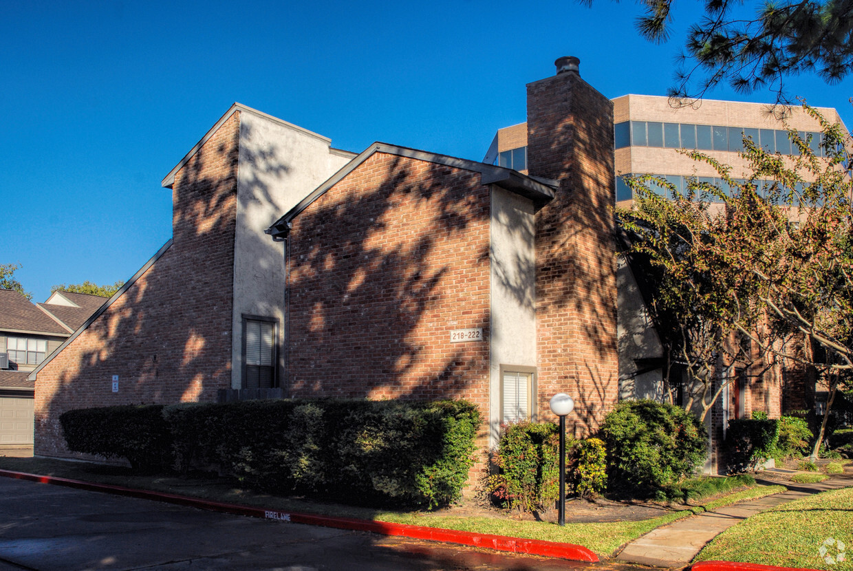 Primary Photo - Townhomes at Westchase