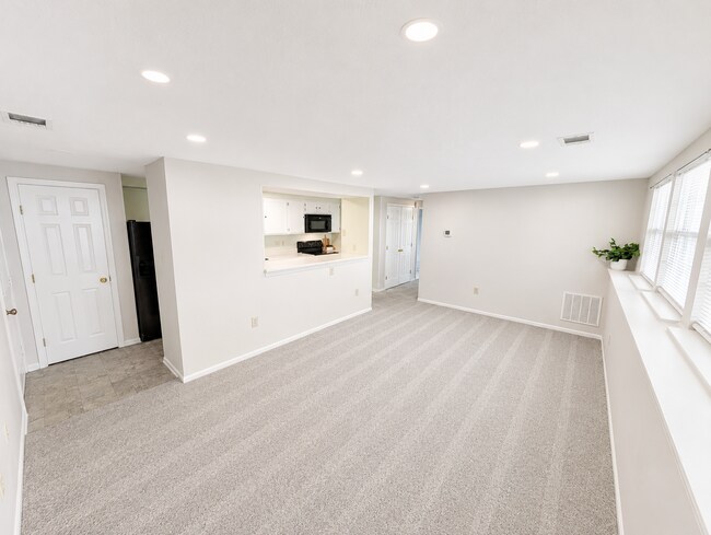 Building Photo - 7600 Portadown Ct