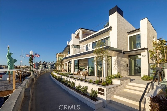 Building Photo - 130 S Bay Front