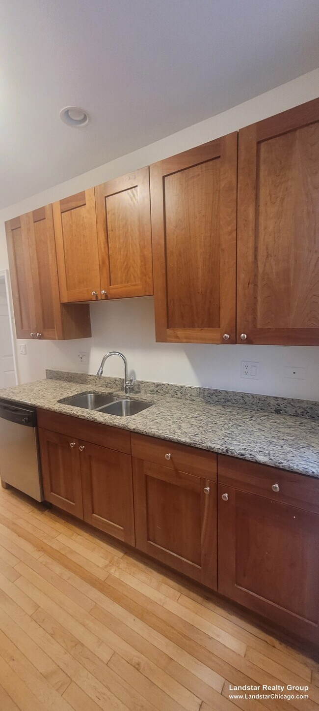 Foto del edificio - 4946 N Ridgeway Ave