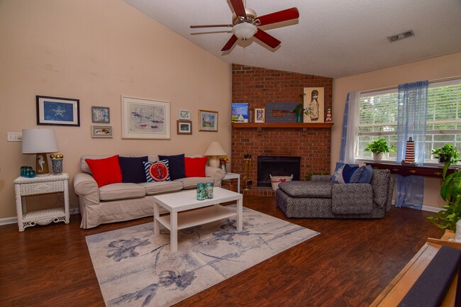 Building Photo - 8591 Waccamaw Ct