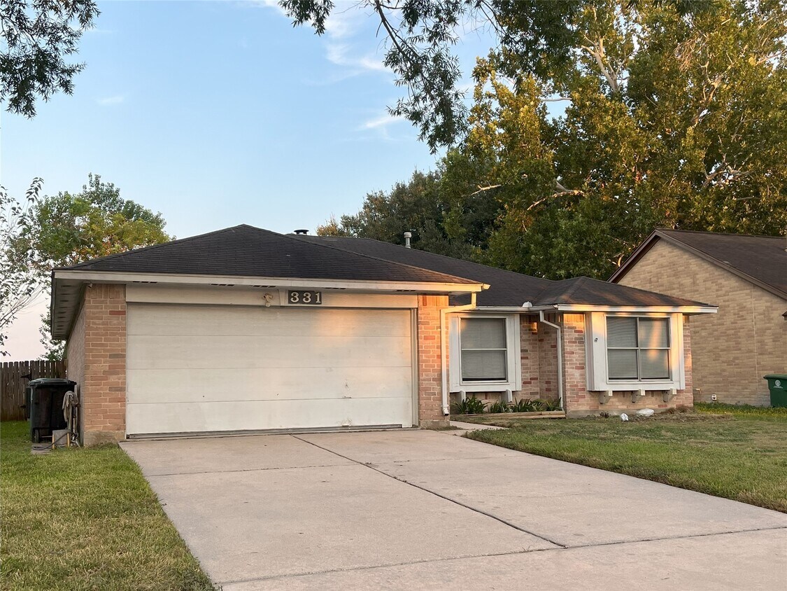 Foto principal - 331 Cobbleton Dr