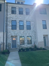 Building Photo - 7405 Calm Retreat Blvd