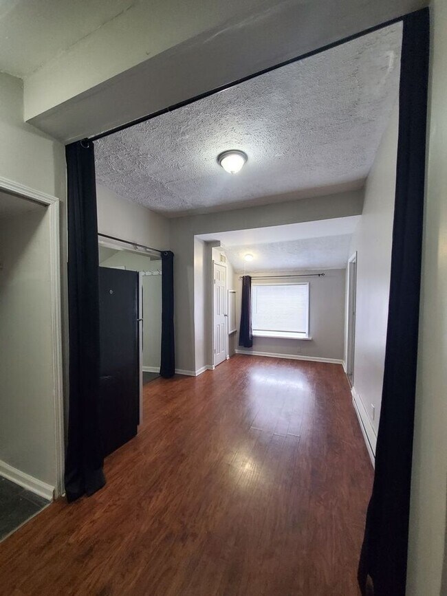 Foto del edificio - 58 N Chase Ave