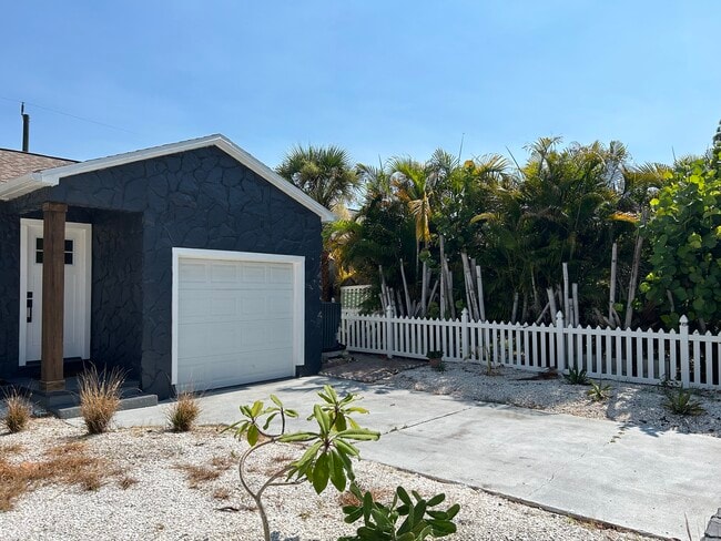 Building Photo - 5317 19th Ave S