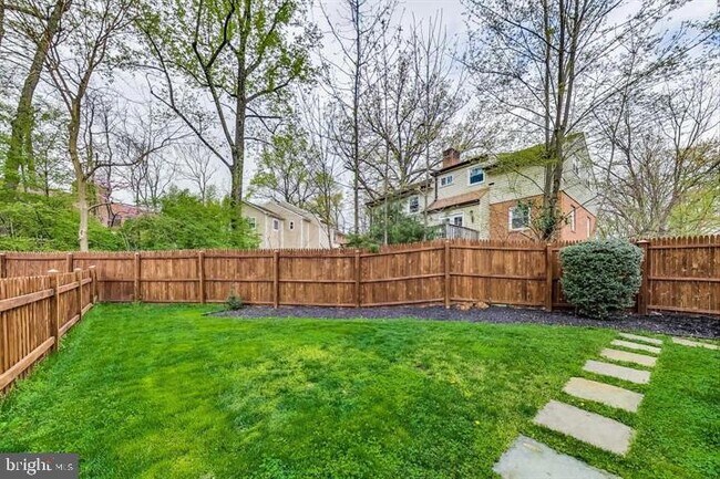 Foto del edificio - 8008 Whittier Blvd