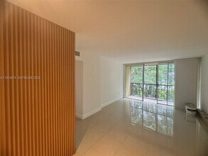 Building Photo - 8810 Fontainebleau Blvd