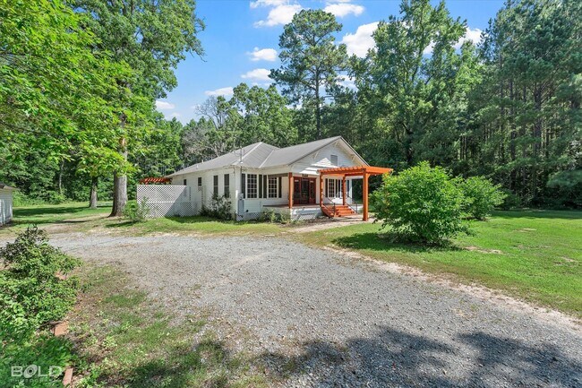 Foto del edificio - 3 Bedroom 2 Bathroom Home in Plain Dealing