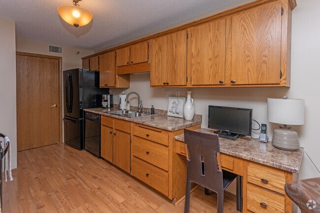 2BR, 2BA, Den - 2,237SF - Southwirth Apartment Homes