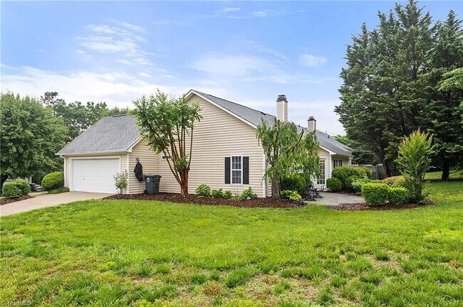 Building Photo - charming 3-bedroom, 2-bath home offering t...