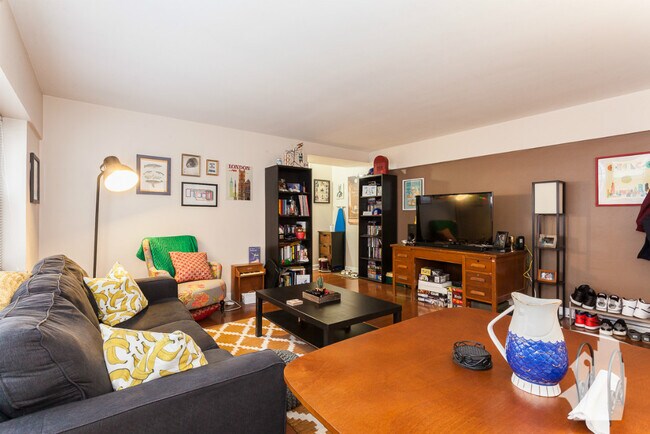 Foto del edificio - 4960 N Marine Dr