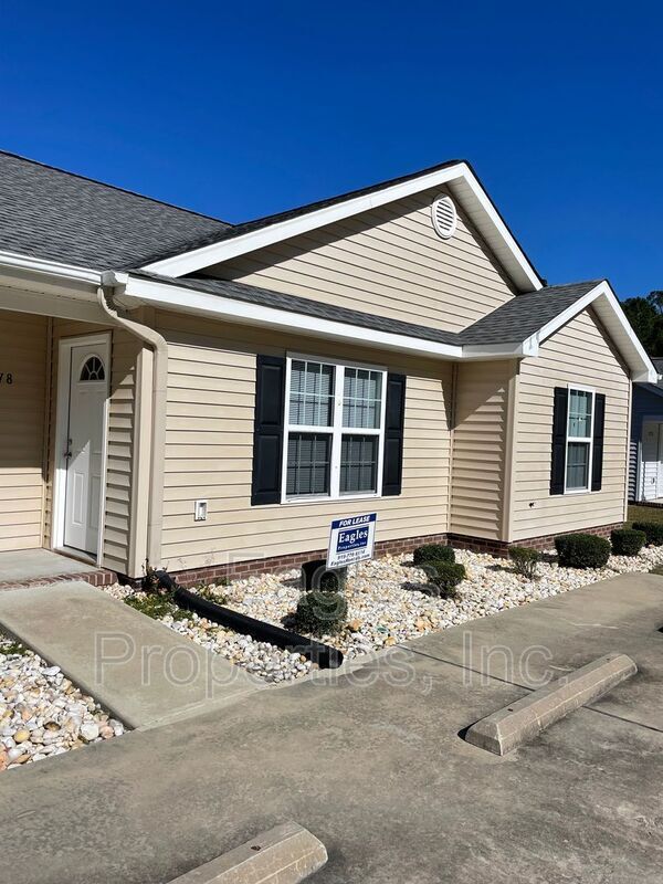 Primary Photo - 2718 Hatteras Dr