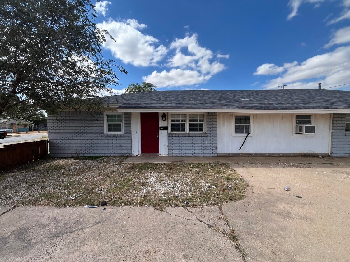 Foto principal - 2713 E 2nd St