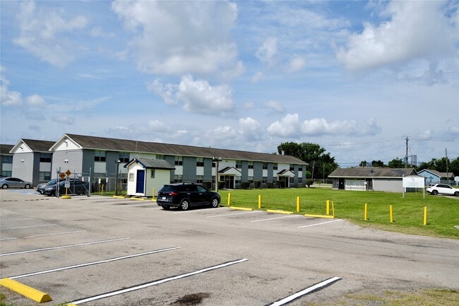 Building Photo - 5602 Market St