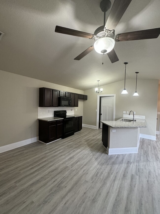 Building Photo - 401 Craig St