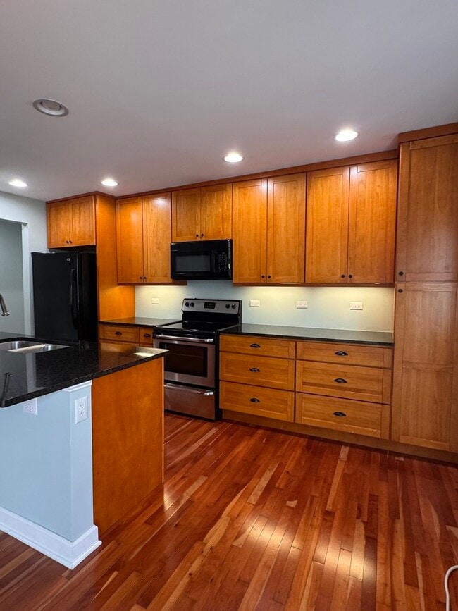 Foto del edificio - 717 Strom Dr