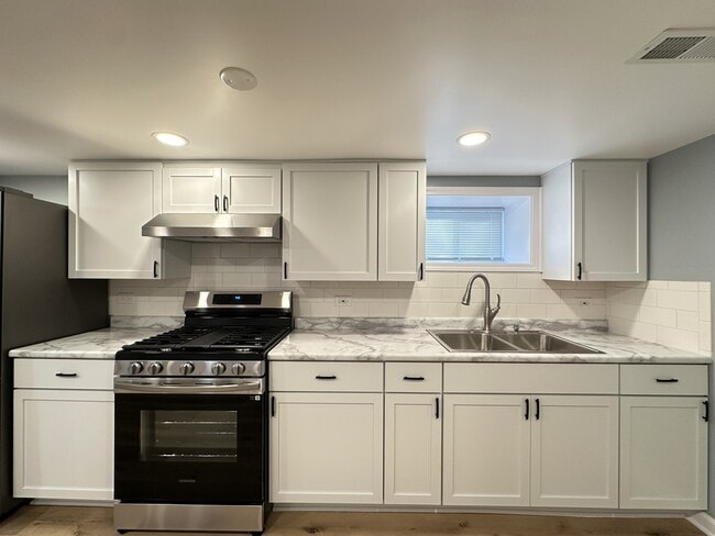 Foto del edificio - 2039 W 23rd St
