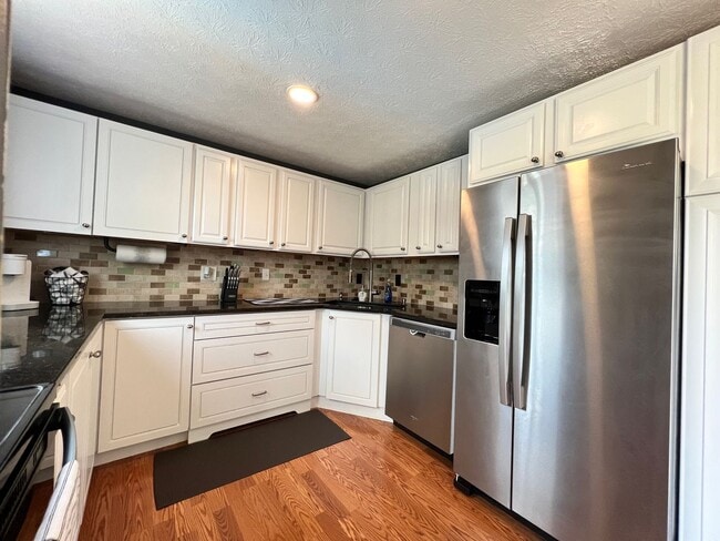 Photo - Private Pool, Firepit, BBQ - A FUN place t... House