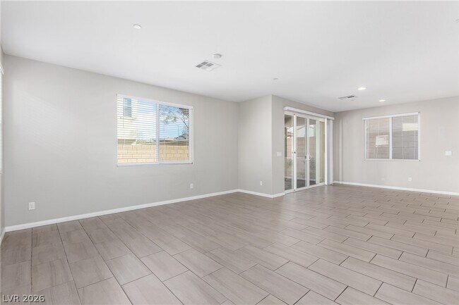 Building Photo - 204 Rondeau Ave