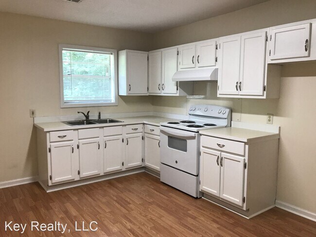 Building Photo - 3 br, 1.5 bath House - 109 Bell Rd.