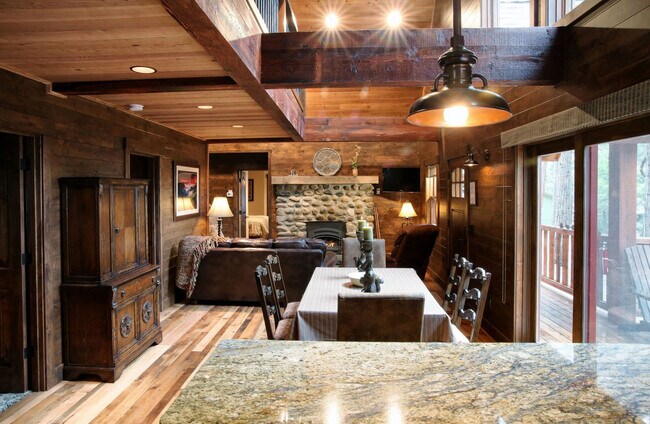 Building Photo - 8033 Woodpecker Way