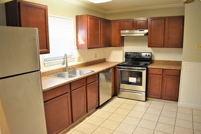 Building Photo - Spacious 4 Bedroom Ranch