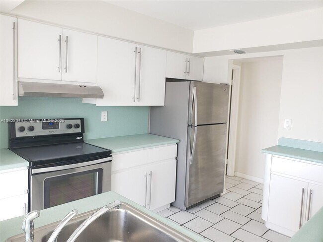 Foto del edificio - 16570 NE 26th Ave