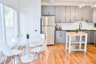 Building Photo - 219 Marshall St