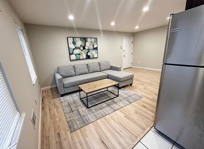 Living Area - 156 Roseland Ave