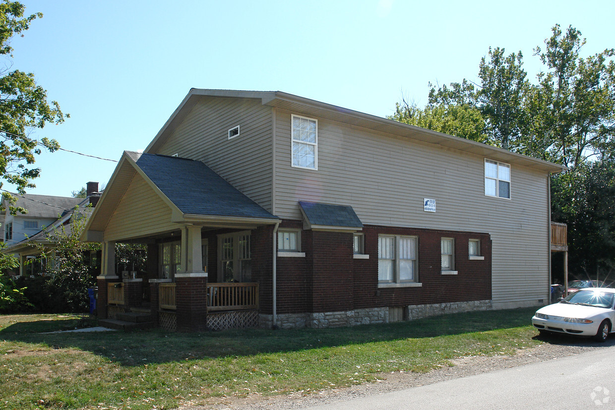 Primary Photo - 224 University Ave