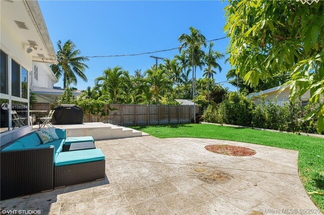 Building Photo - Beautiful home in Miami Beach