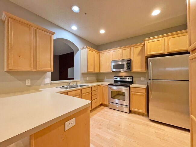 Building Photo - 2 Large Bedrooms Plus Loft-Office in Like ...