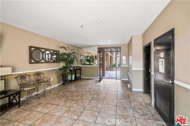 Photo - 1401 S St Andrews Pl Apartment