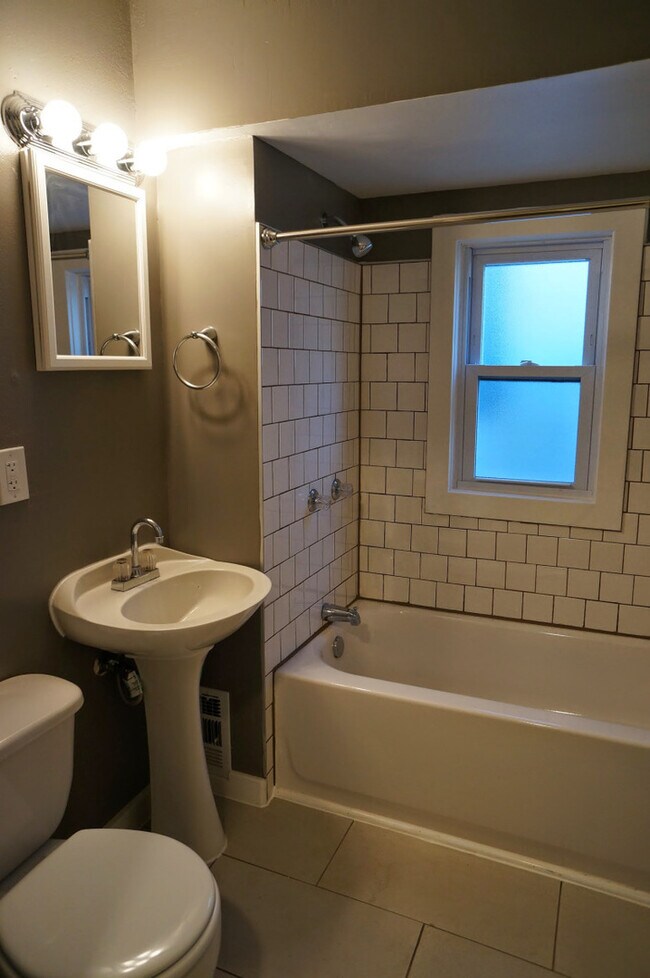 Foto del edificio - 828 E 6th St