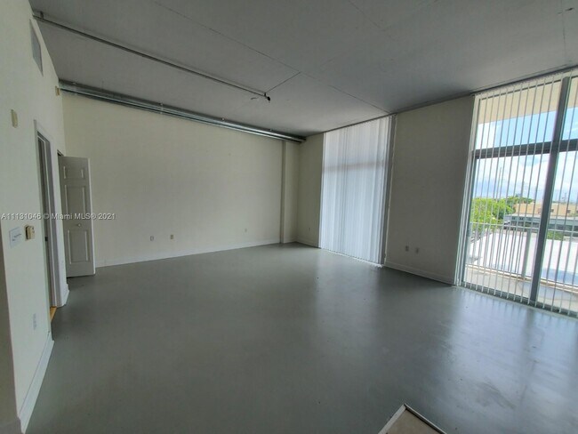 Foto del edificio - 2100 Van Buren St